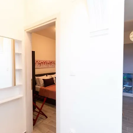 Apartment F & B Collection - For 4 *