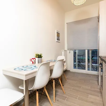 Apartment F & B Collection - For 4 *